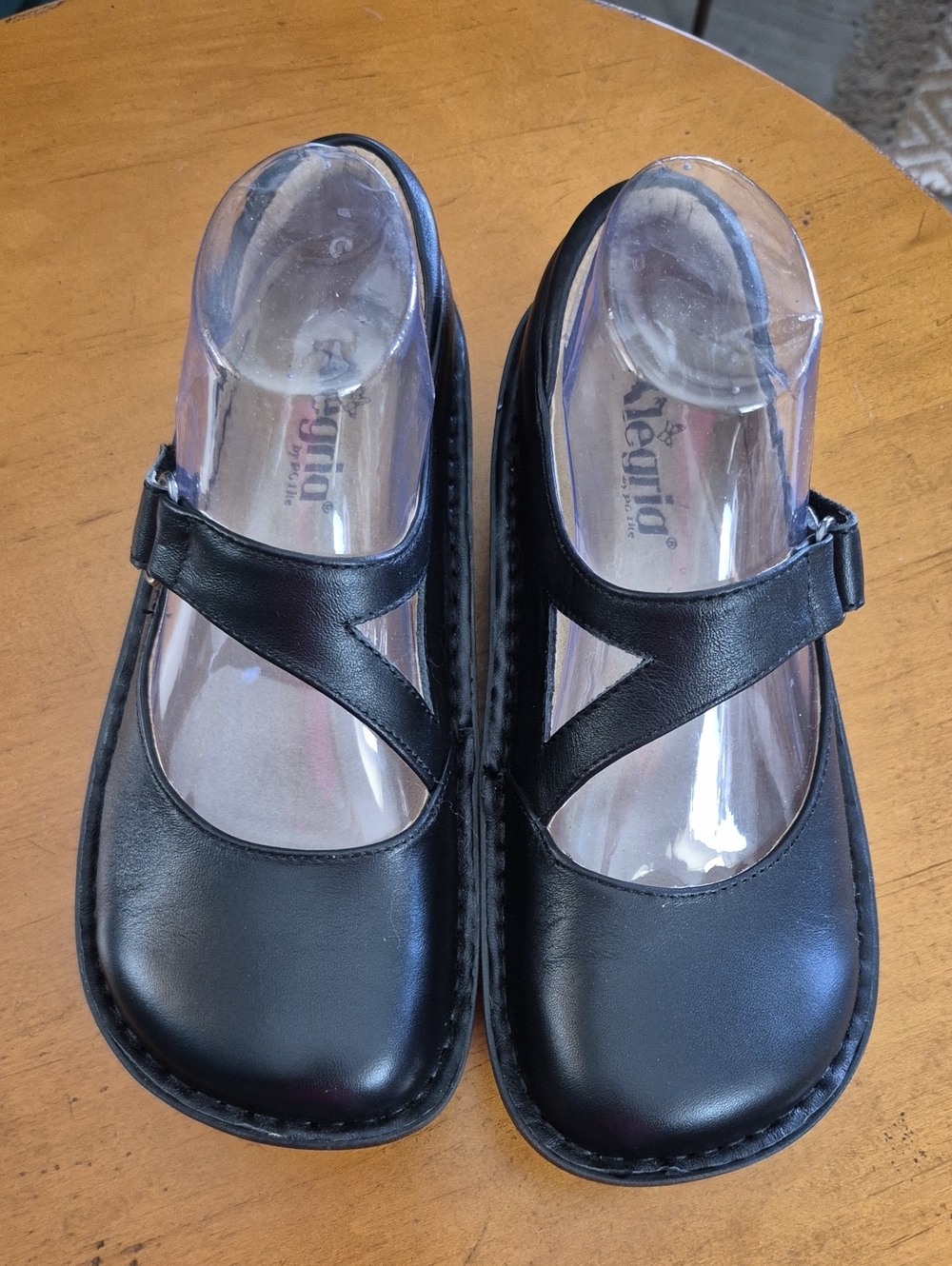 Alegria Paloma Black Mary Jane Shoes. EUC. Size 6.5-7